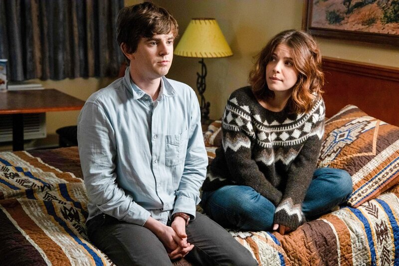 Freddie Highmore (Dr. Shaun Murphy), Paige Spara (Lea Dilallo). – Bild: ORF/​Sony Pictures/​ABC/​Jack Rowand