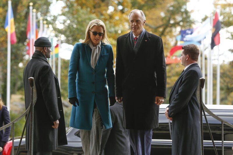 Elizabeth McCord (Téa Leoni, l.); Präsident Conrad Dalton (Keith Carradine, r.) – Bild: CBS Broadcasting, Inc.