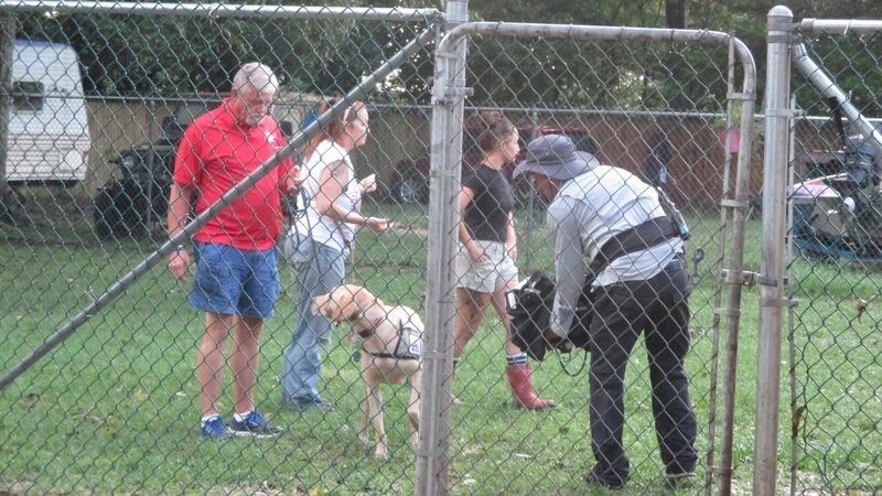 Rick, M2, Tia are filmed with Rick’s personal dog. – Bild: TLC