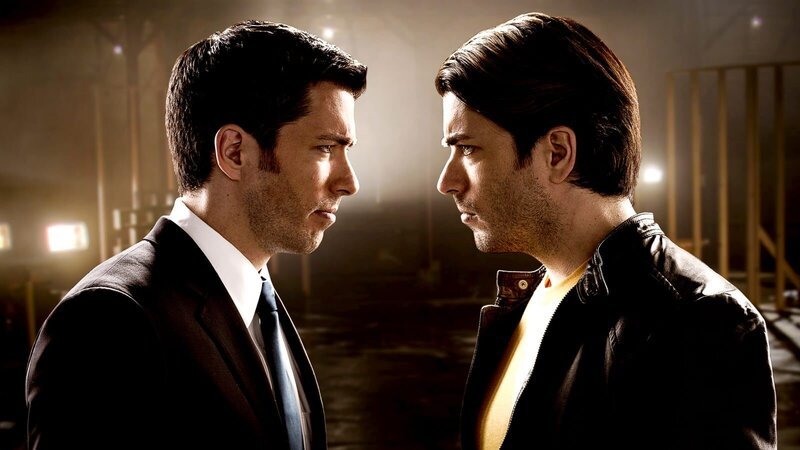Drew Scott, team captain and Realtor, and Jonathan Scott, team captain and licensed contractor of HGTV’s Brother vs. Brother season 1. – Bild: HGTV/​Scripps Networks, LLC