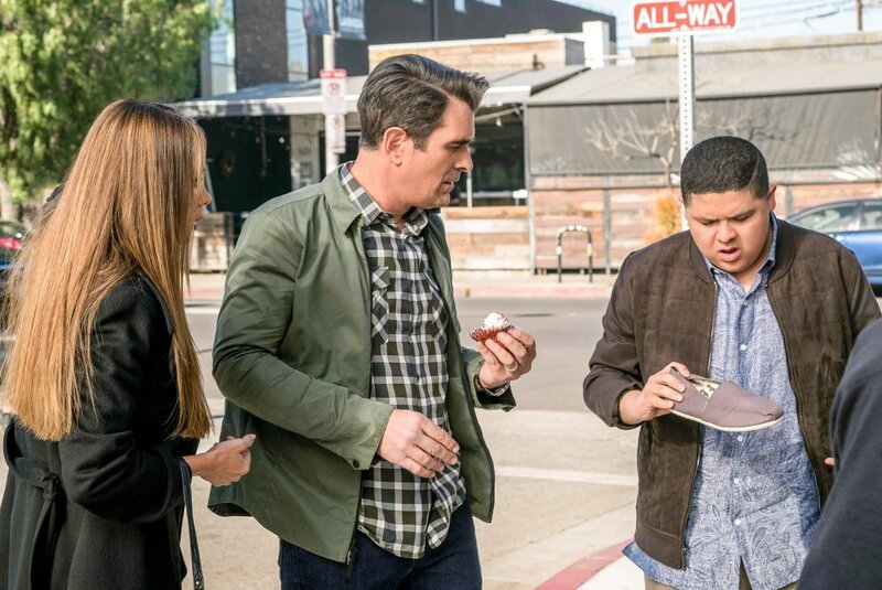 Sofía Vergara (Gloria Delgado), Rico Rodriguez (Manny Delgado), Ty Burrell (Phil Dunphy). – Bild: ORF/​20th Century Fox