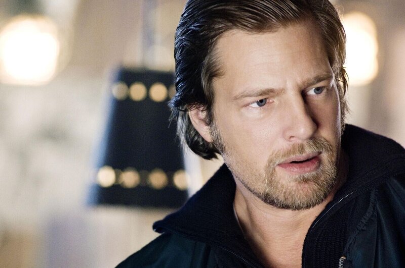 Mick Brisgau (Henning Baum). – Bild: Martin Rottenkolber