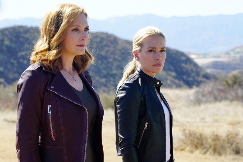Louise Herrick (Kate Jennings Grant, l.), Julia George (Piper Perabo) – Bild: RTL
