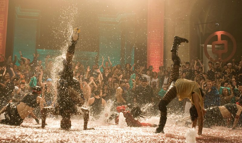Die New Yorker Tanztruppe „House of Pirates“ steht kurz vor dem World Jam-Wettbewerb. Eine große Herausforderung, denn sie muss die Erzrivalen „House of Samurai“ besiegen, um eine große Geldsumme zu gewinnen. Keine leichte Aufgabe … – Bild: Constantin Film Die New Yorker Tanztruppe „House of Pirates“ steht kurz vor dem World Jam-Wettbewerb. Eine große Herausforderung, denn sie muss die Erzrivalen „House of Samurai“ besiegen, um eine große Geldsumme zu gewinnen. Keine leichte Aufgabe … – Bild: Constantin Film