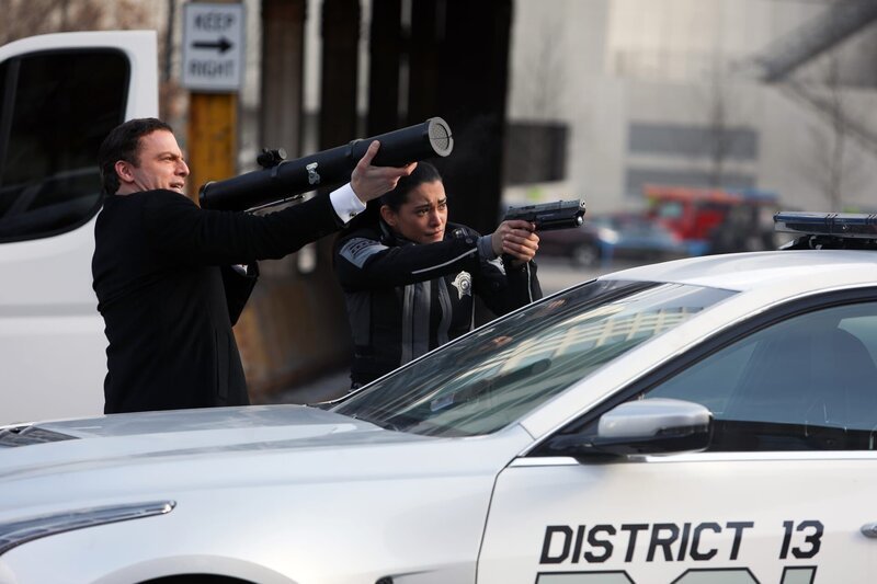 APB: L-R: Justin Kirk and Natalie Martinez in the all-new „Ricochet“ season finale episode of APB. – Bild: FOX Broadcasting Co.