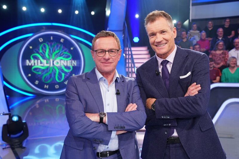 v.li.: Ralf Rangnick, Armin Assinger. – Bild: ORF/​Stefan Gregorowius
