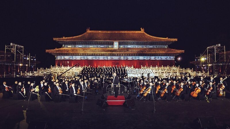 Dirigent Long Yu mit Shanghai Symphony Orchestra. – Bild: ORF/Cmajor-Entertainment/Julia Schoierer Dirigent Long Yu mit Shanghai Symphony Orchestra. – Bild: ORF/Cmajor-Entertainment/Julia Schoierer