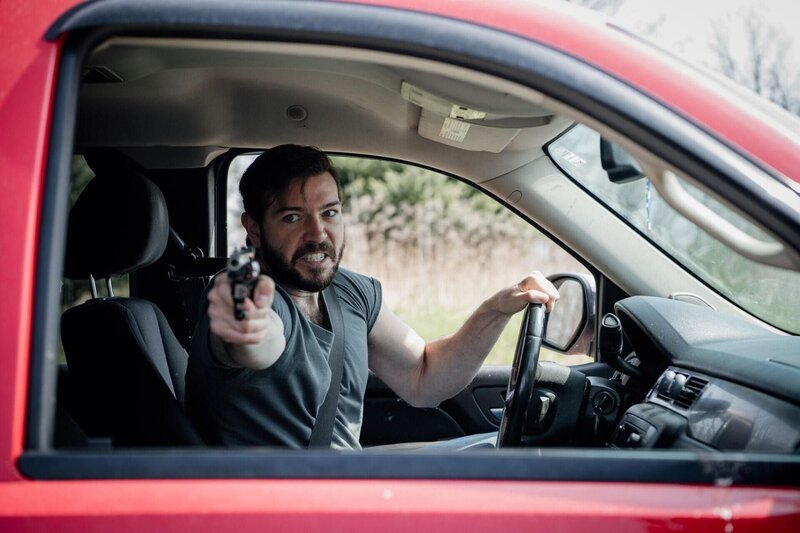 Drama-Rekonstruktion: David Desper schießt auf Bianca Roberson. – Bild: RTL /​ Arrow International Media