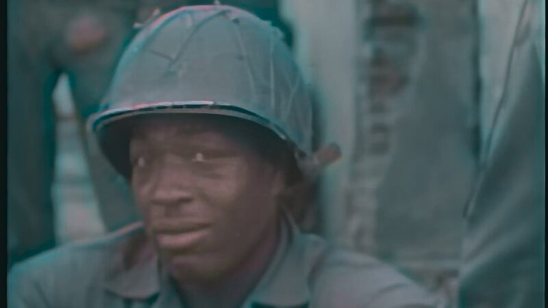 Ein Soldat der 92. Infanteriedivision bereitet sich auf den Kampf gegen deutsche Stellungen entlang der Gotischen Linie. – Bild: National Geographic