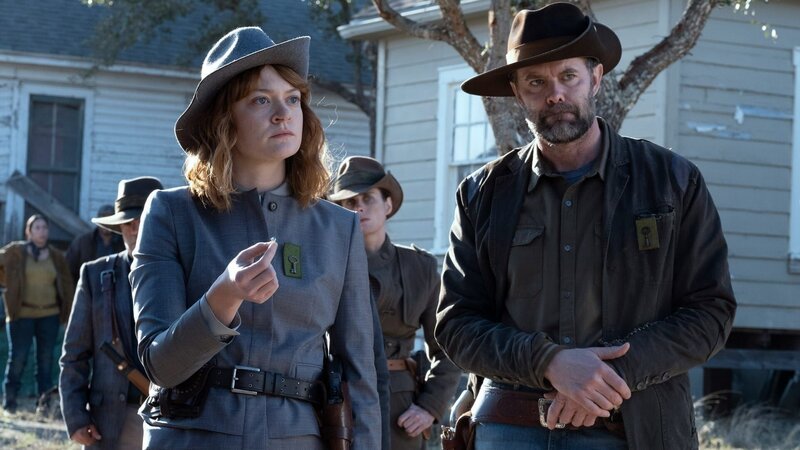 Garret Dillahunt as John Dorie, Colby Minifie as Virginia – Bild: AMC Film Holdings LLC