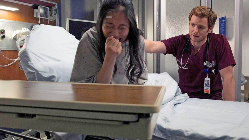 Dylan (Stephenie Park), Dr. Will Halstead (Nick Gehlfuss) – Bild: Foto: VOX /​ NBC Universal