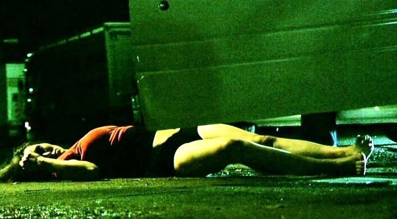 Fall „Der Hautarzt“: Rekonstruktion der Tat – Auf einem Parkplatz will die Prostituierte Greta M. ihren Kunden befriedigen. Doch das funktioniert nicht reibungslos, der Mann schlägt auf die Frau ein – erst mit einem Hammer, dann mit einem Messer. – Bild: Nitro.