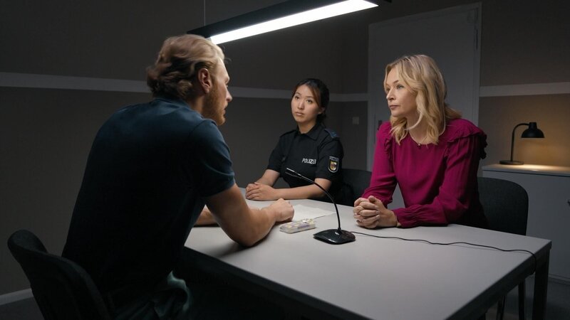 (v.l.n.r.) Felix Frisk (Hanno Jusek); Tia Kramer (Tia Hyun); Hanna Stein (Vanessa Eckart) – Bild: SAT.1