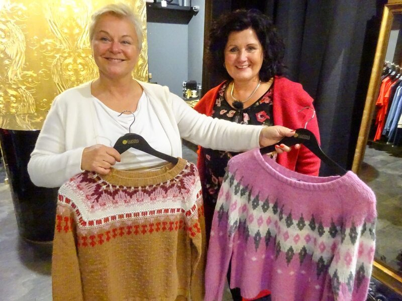 Kandidatin Uta (l.) mit Shoppingbegleitung Angela – Bild: MG RTL D /​ Constantin Ent.