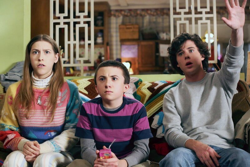 L-R: Sue Heck (Eden Sher), Brick Heck (Atticus Shaffer), Axl Heck (Charlie McDermott) – Bild: Warner Brothers