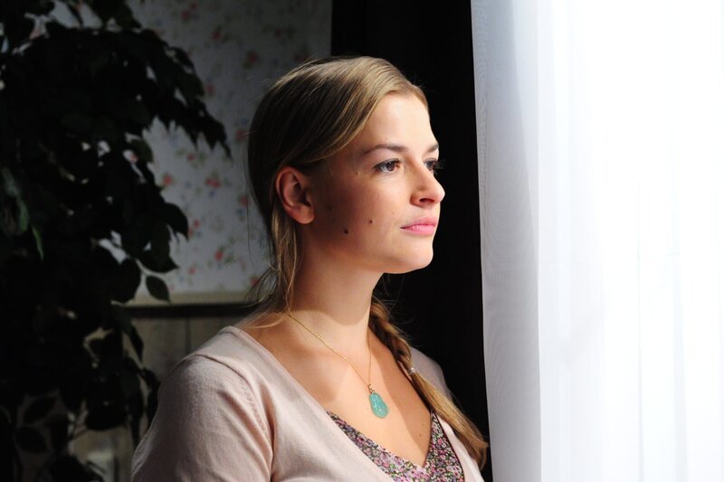 Theresa (Ines Lutz) – Bild: ARD /​ Ann Paur