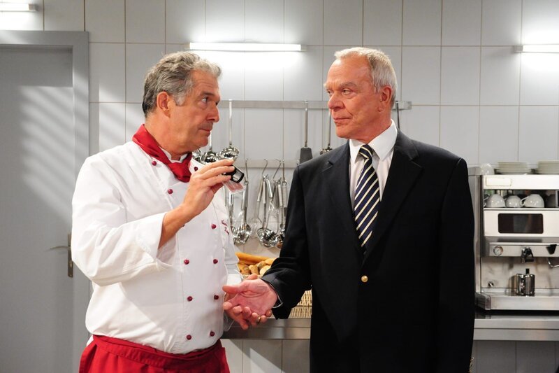 André (Joachim Lätsch, l.); Werner (Dirk Galuba, r.) – Bild: ARD /​ Ann Paur