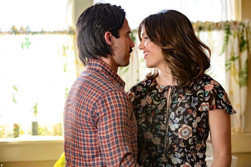 Sind sehr glücklich miteinander: Rebecca (Mandy Moore, r.) und Jack (Milo Ventimiglia, l.) … – Bild: Twentieth Century Fox Film Corporation, NBCUniversal Media, LLC