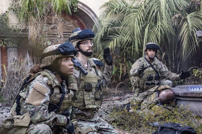 Tammy (Vanessa Ferlito, l.), Sebastian (Rob Kerkovich, M.) und Pride (Scott Bakula, r.) sind für eine geheime Operation nach Südamerika gereist … – Bild: CBS Broadcasting, Inc.