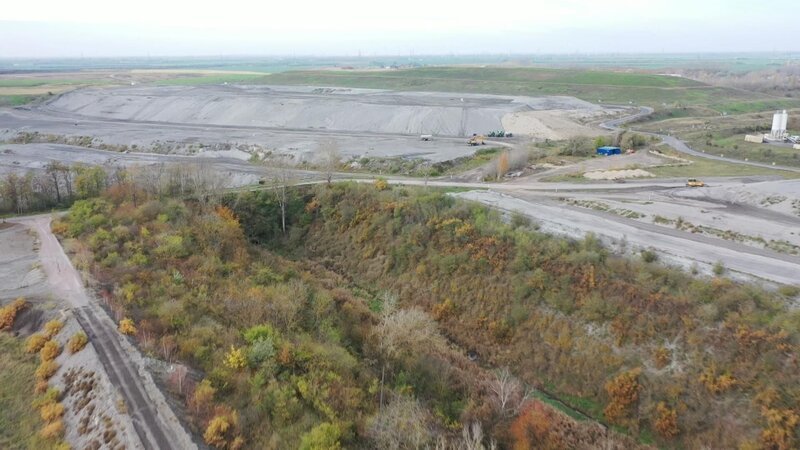 Luftaufnahme Hochhalde Schkopau +++ Die Verwendung des sendungsbezogenen Materials ist nur mit dem Hinweis und Verlinkung auf RTL+ gestattet. +++ – Bild: RTL /​ media akzent tv produktion