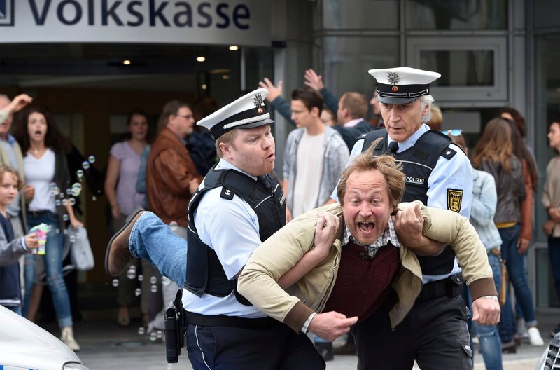 Eine Hochzeit platzt selten allein – Bild: Reiner Pfisterer