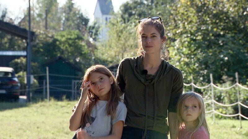 SRF DOK Tiny Houses – Traum oder Hype? Folge 1 Claudia Raemy will für sich und ihre Kinder ein Tinyhouse bauen. – Bild: SRF