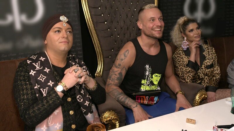 S3F07: In Berlin bereitet Eric Sindermann heute ein wichtiges Modelcasting vor. Hilfe bekommt er von seinen Freunden Micaela, Julian und Isi. – Bild: RTLZWEI