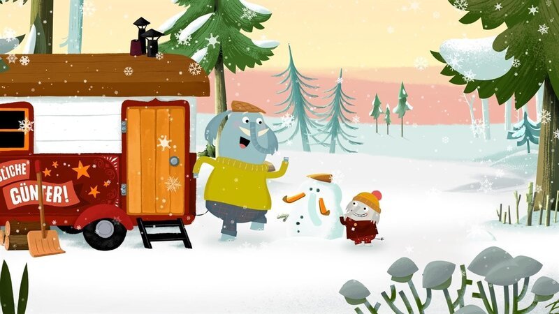 Charlie hat einen Schneeelefanten gebaut und die Schneeballschlacht beginnt, sobald Opa Günter vor die Tür tritt. – Bild: rbb/​ahoifilm