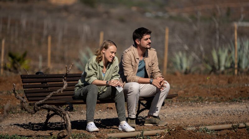 Alvaro Krupp Casado und Sophie Maibach müssen sich aussprechen. – Bild: ARD Degeto/​Kurt Patzak