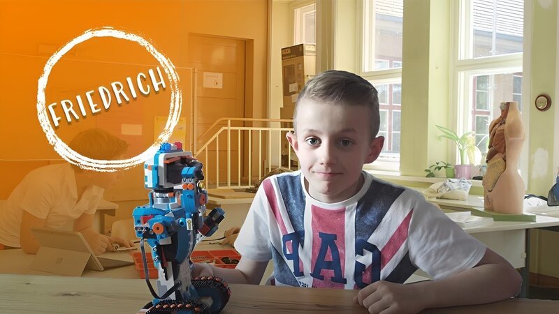 Friedrich spricht mit Computern – Teaser – Bild: KiKA