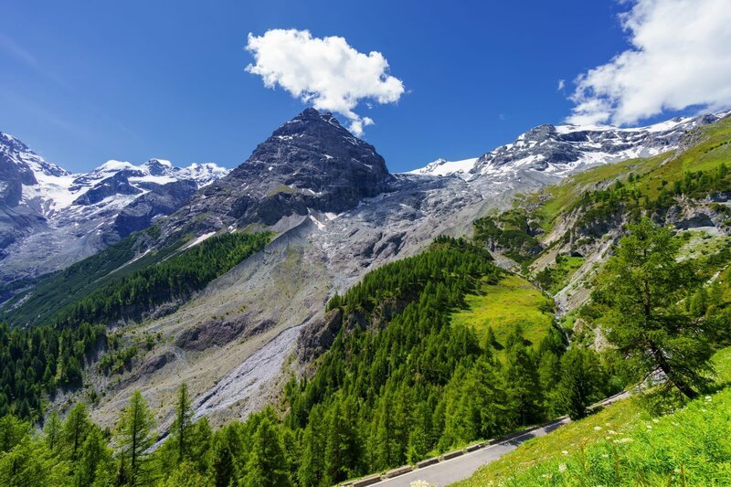 Berglandschaft entlang der Straße zum Stilfserjoch, Provinz Bozen, Trentino-Südtirol, Italien, im Sommer. Gletscher. – Bild: clodio/​depositphotos