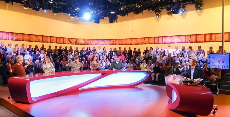 Michael Mittermeier, Marina Lacković, Benedikt Mitmannsgruber, Antonia Stabinger, Viktor Gernot, Oliver Baier. – Bild: ORF/​Günther Pichlkostner