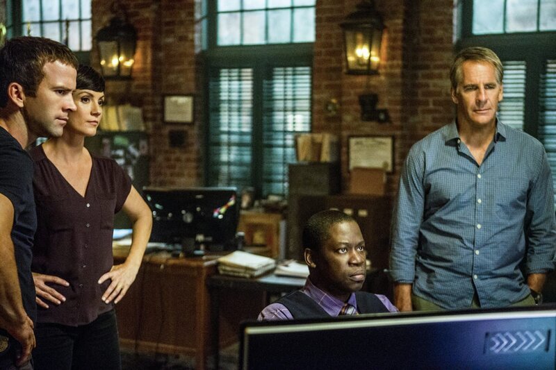 Wird es dem Team um Lasalle (Lucas Black, l.), Pride (Scott Bakula, r.), Brody (Zoe McLellan, 2.v.l.) und Computer Specialist Patton Plame (Daryl Mitchell, 2.v.r.) gelingen, einen Terroranschlag auf ein Atomkraftwerk zu vereiteln? – Bild: Skip Bolen
