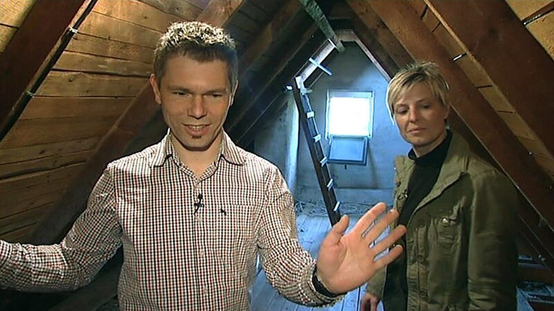 Thomas (38) und Jacqueline (34) wollten eigentlich bereits im Juni 2010 in ihr neues Einfamilienhaus einziehen, doch dann ereilte sie eine schlechte Nachricht: Der Dachstuhl hat seine Belastungsgrenze erreicht und droht sogar einzustürzen. – Bild: RTL II
