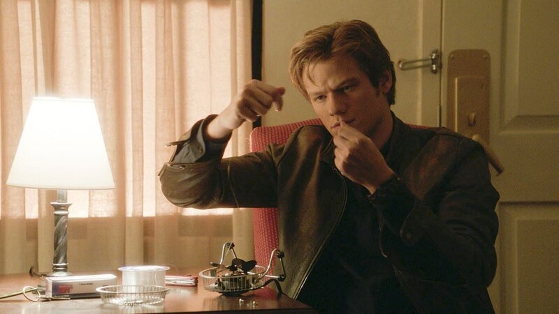 MacGyver und Jack Dalton jagen einen korrupten FBI-Agent. – Bild: ATV2