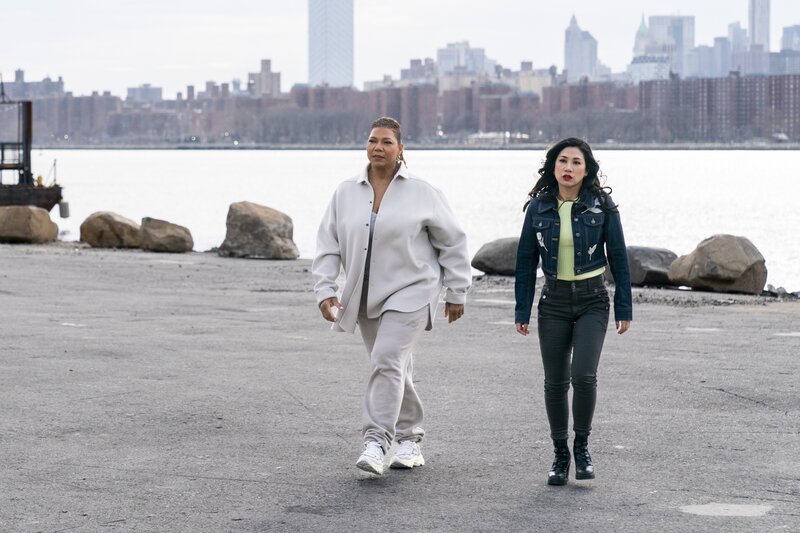 Pictured (L-R): Queen Latifah as Robyn McCall and Liza Lapira as Melody „MelâÄ Bayani. – Bild: CBS