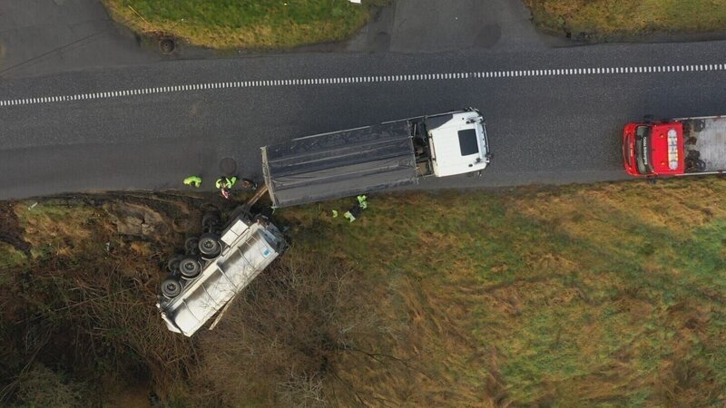 Trailer over the edge. (National Geographic) – Bild: 2020 NGC NETWORK INTERNATIONAL, LLC. All rights reserved. Lizenzbild frei