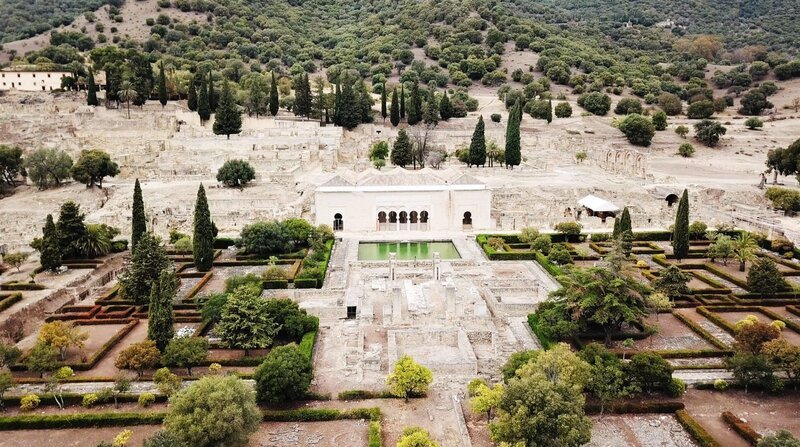Am Rande Cordobas liegen die Ruinen der ehemaligen Palaststadt Medina Azahara, einst Sitz des Kalifen. – Bild: NDR/​planetfilm/​Claudia Rauch /​ ZDF