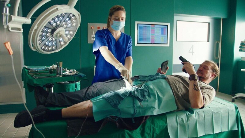 Micki Busch (Caroline Frier), Nico Demski (David Bredin) – Bild: RTL /​ UFA Fiction