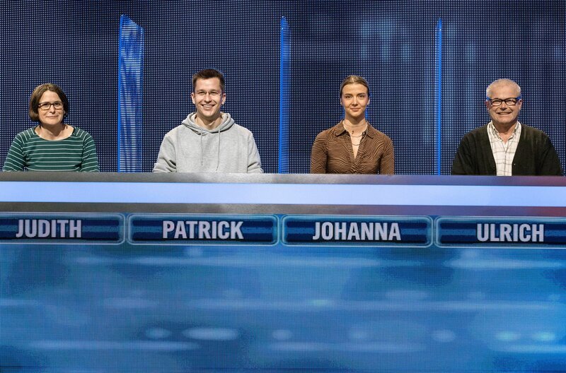 Die KandidatInnen (v.l.n.r.): Judith Helfer, Patrick Grabowski, Johanna Waskewitz und Ulrich Jäger. – Bild: ARD/​Arne Vollstedt