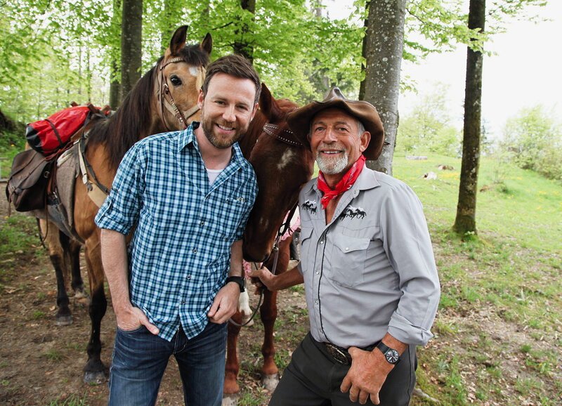 SRF bi de Lüt Wunderland Staffel 2, Episode 3 Moderator Nik Hartmann und Hans Stucki, Pferde-Trecking-Führer aus Sörenberg – Bild: SRF2