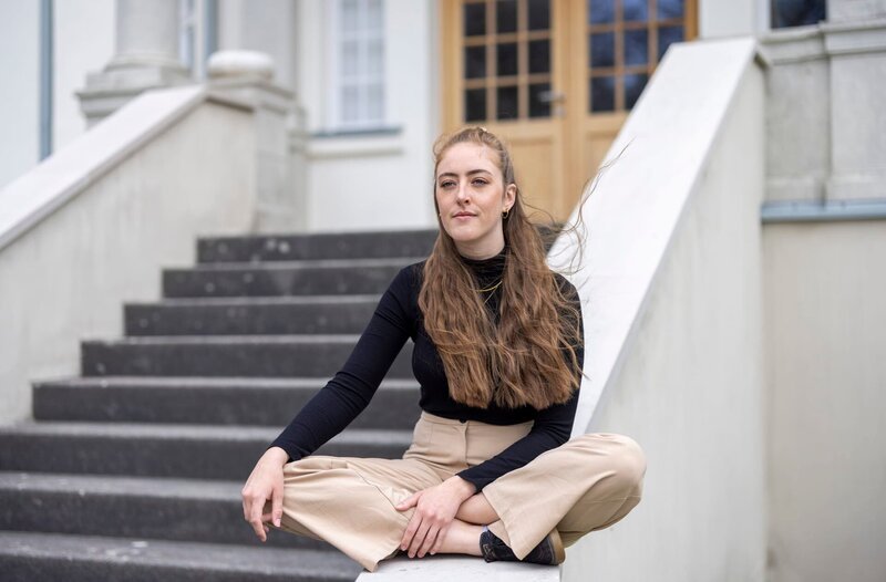 Lucie Hasse hat panische Angst vor Spritzen. – Bild: HR/​Timeline