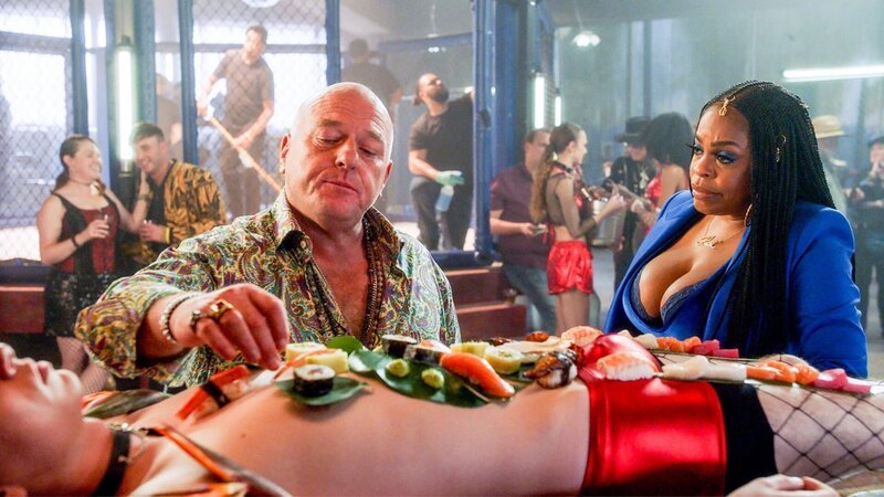Dean Norris (Uncle Daddy), Niecy Nash-Betts (Desna Simms). – Bild: ORF/​PRO7/​Warner