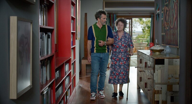 Antonio Banderas (Salvador Mallo), Julieta Serrano (Mutter). – Bild: ORF/​Studiocanal/​Manolo Pavón