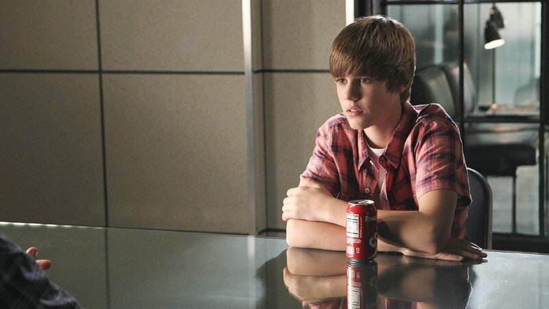 Jason McCann verrät den Ermittlern das Versteck seines Bruders Alex. Außerdem steckt Jason dem CSI-Team, dass Alex weitere Attentate von verheerendem Ausmaß plant. – Bild: RTL /​ CBS