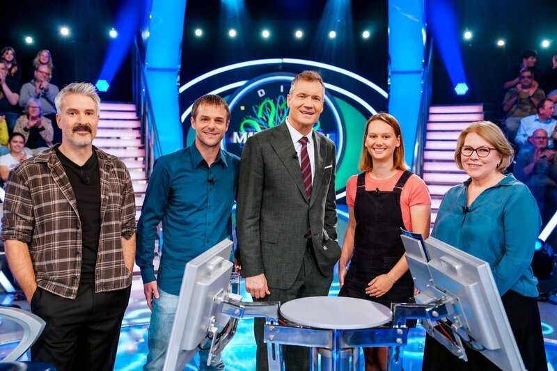 Lukas Spisser (Wien), Michael Kainzbauer (Hallein in Salzburg), Armin Assinger, Anna-Caterina Amann (Deutsch-Wagram in Niederösterreich), Christine Schwifcz (Wien). – Bild: ORF/​Stefan Gregorowius