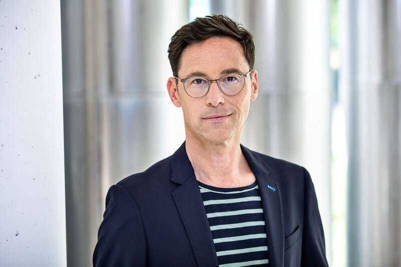 Moderator Gregor Steinbrenner – Bild: Jana Kay /​ ZDF