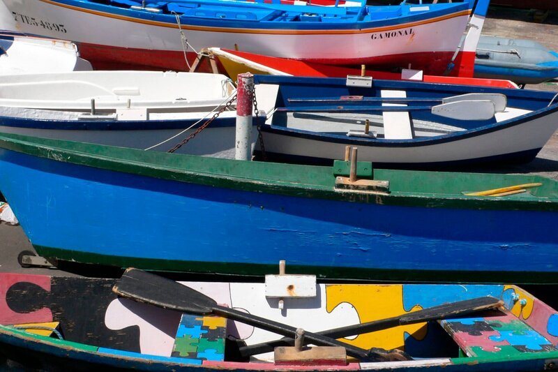Boote im Hafen von Vueltas, La Gomera. – Bild: SWR/​Sigrid Faltin