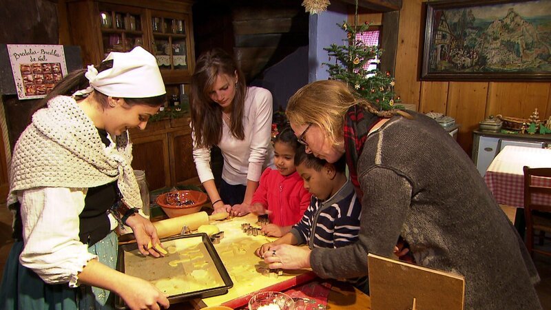 Weihnachtsbaeckerei im Écomusée d’Alsace. – Bild: SR/​Julia Leiendecker /​ ZDF