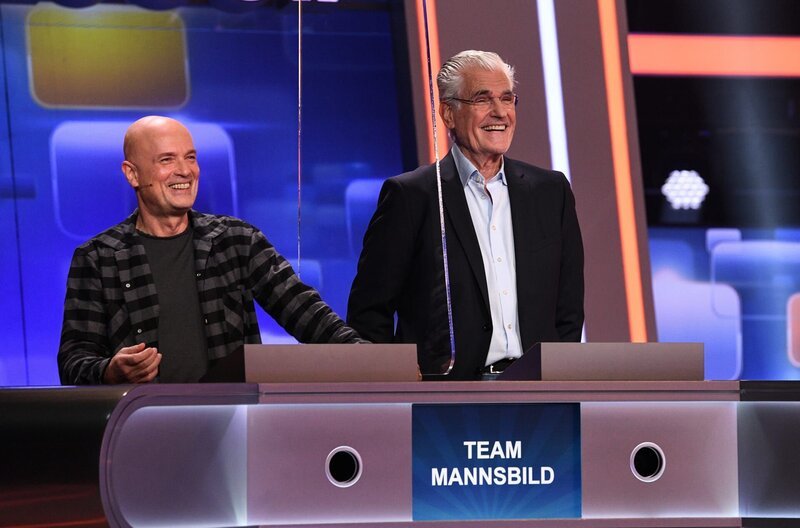 Die Kandidaten des Teams „Mannsbild“: Die Schauspieler Christian Berkel (l.) und Sky du Mont (r.). – Bild: ARD/​Uwe Ernst